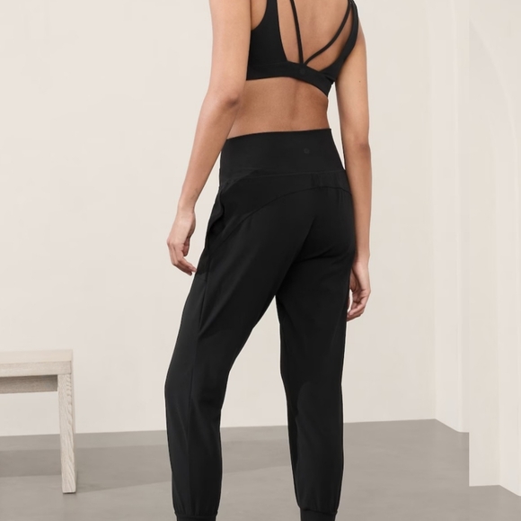Athleta Salutation Jogger in Powervita - Picture 2 of 4